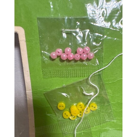 Barbie Vintage Stitch N Style Sewing Kit - Picture 3 of 9